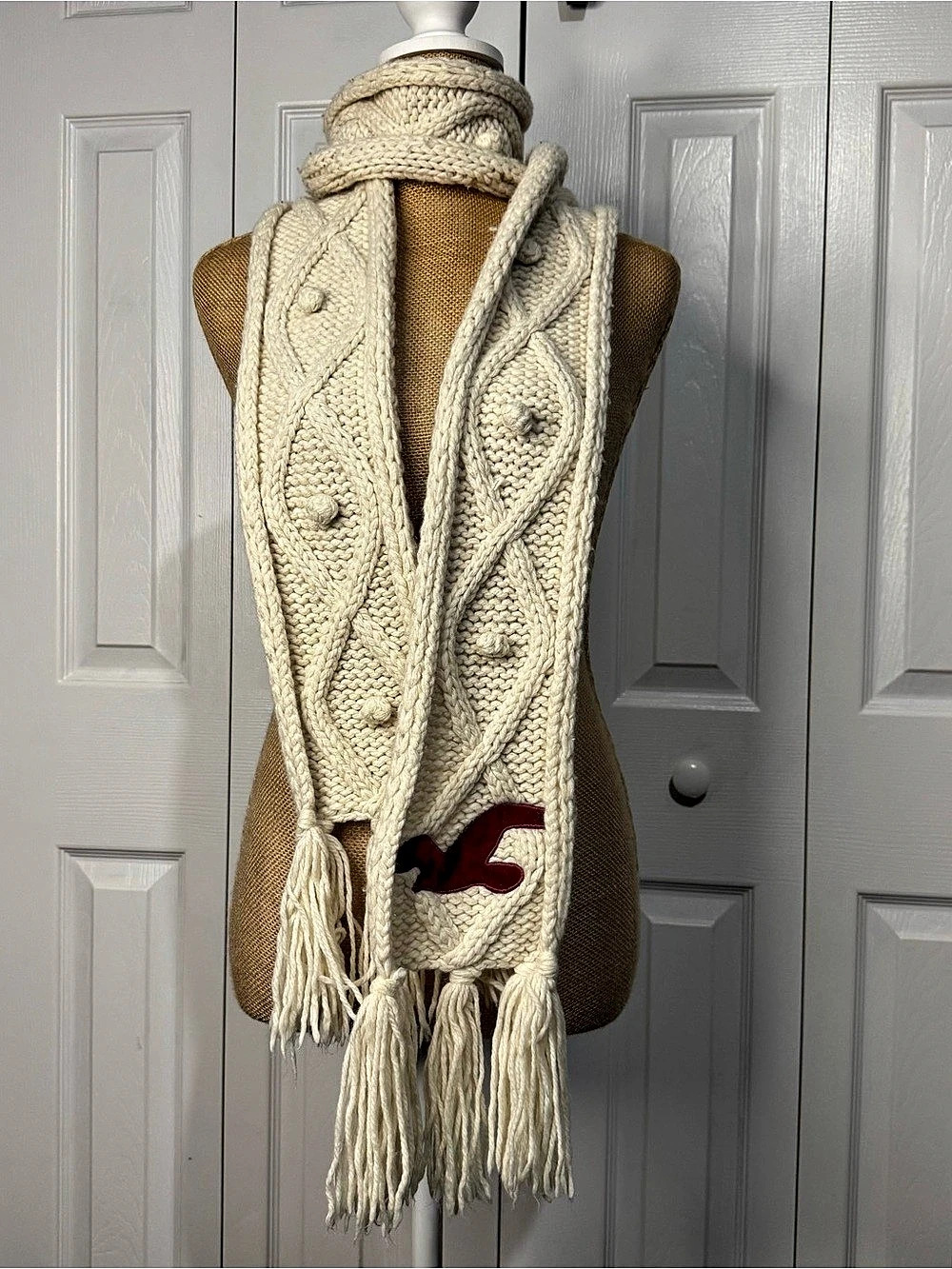 Y2K Hollister Knit Scarf in Cream & Red